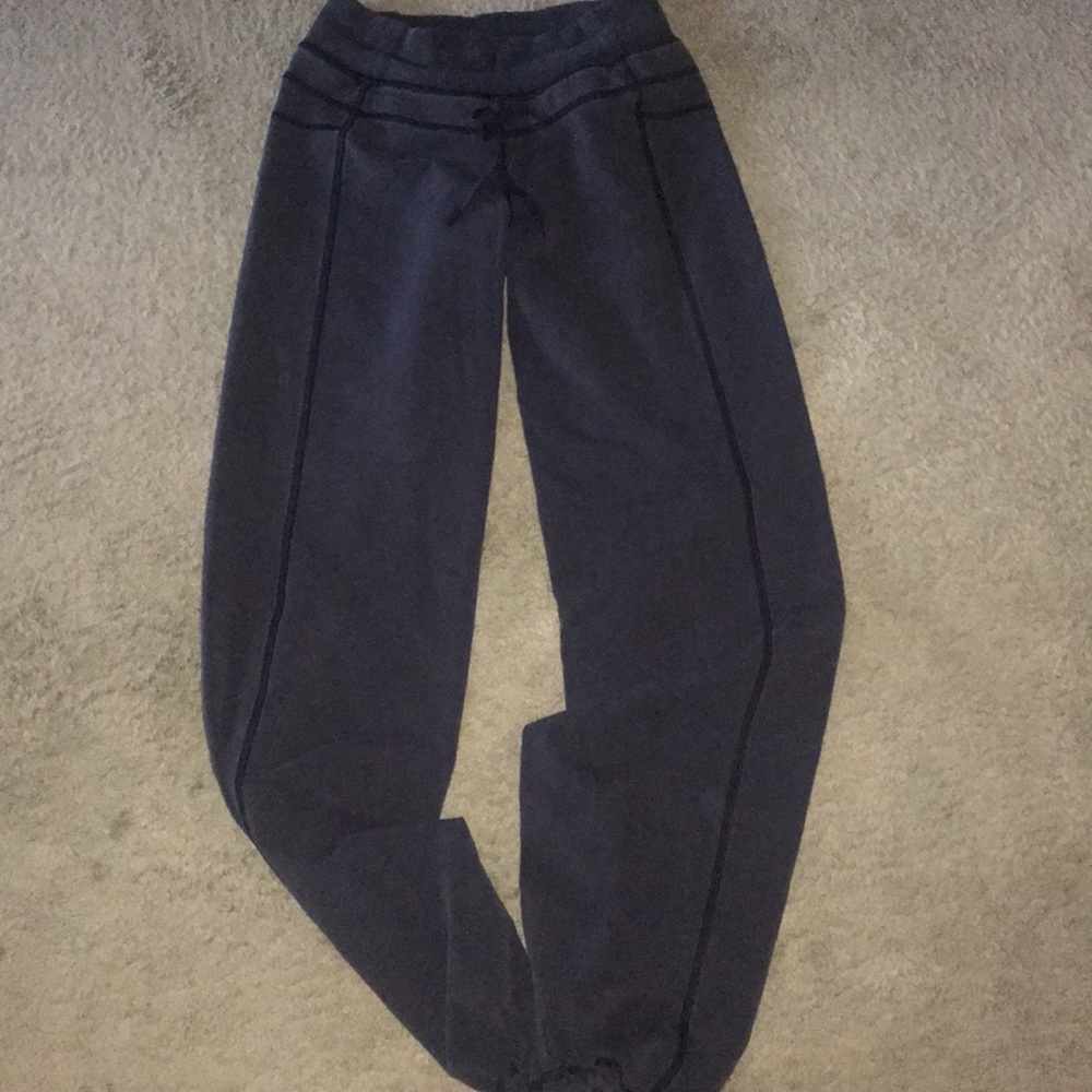 A fabulous pair of lululemon joggers